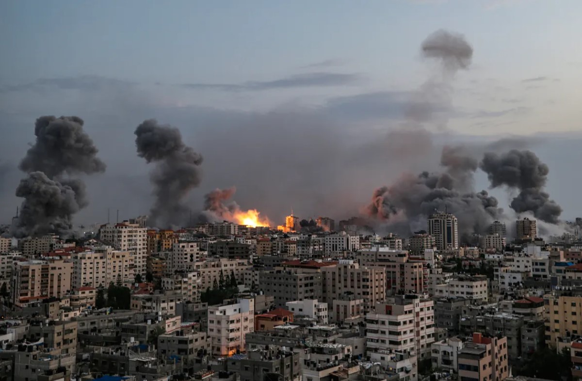 بالصور.. غزة تحت نيران القصف