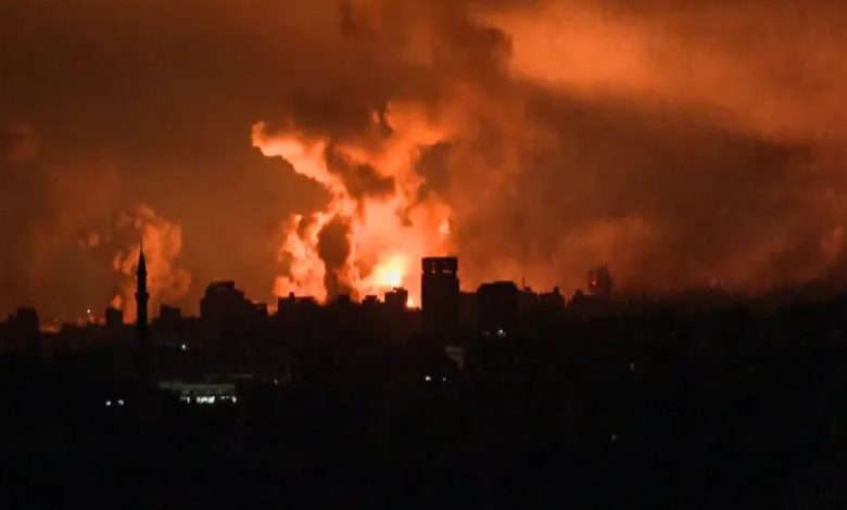 موقع الجزيرة: قصف بالمدفعية والطائرات والزوارق الحربية على غزة وإصابة خطرة لضابط إسرائيلي