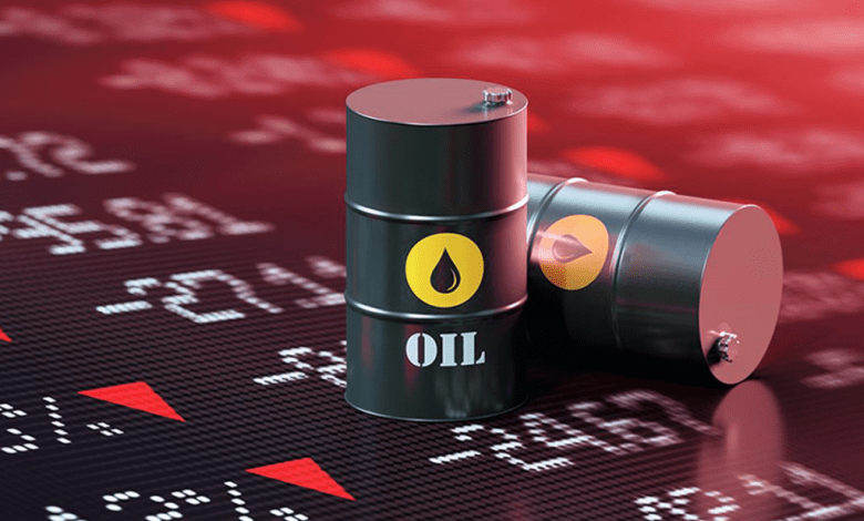 تراجع أسعار النفط بعد مكاسب قوية وسط توتر روسيا وأوكرانيا